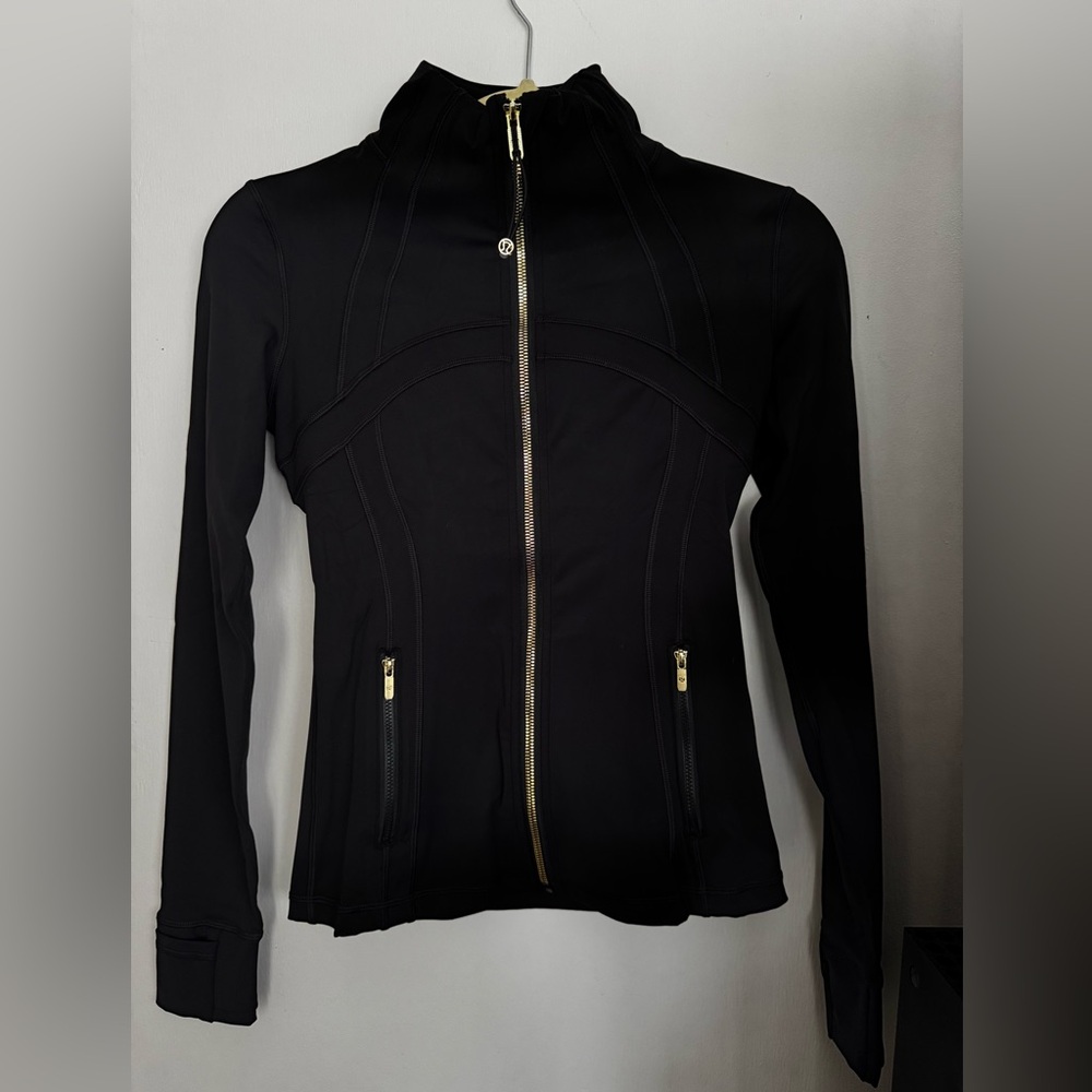 Lululemon black define jacket with gold zipper